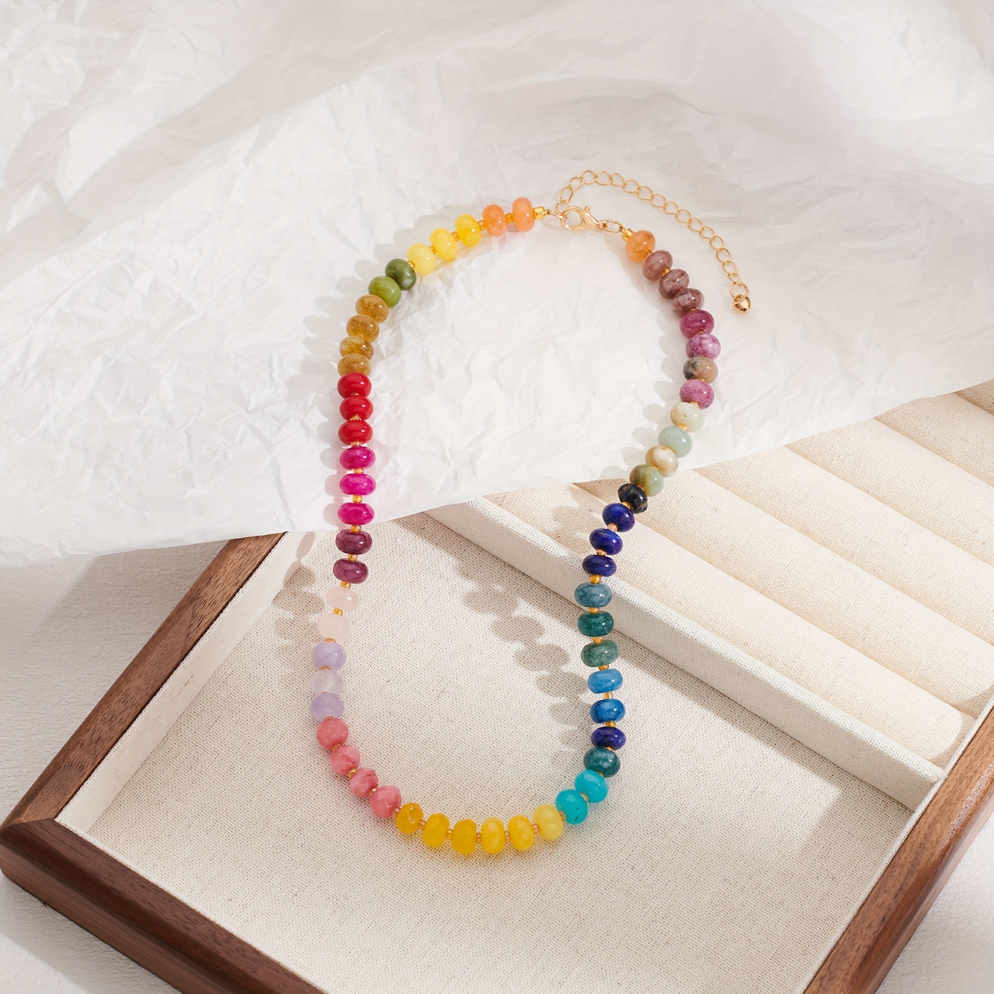 قلادة من الأحجار الكريمة الطبيعية متعددة الأحجار - مجوهرات عصرية فاخرة مع العقيق الأحمر والجمشت واليشم الأبيض والتوباز والفلوريت والفيروز والأكوامارين والعنب والكريستال الوردي - مثالية للارتداء اليومي وهدايا العطلات