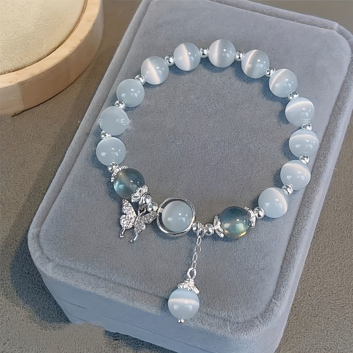 Luminous Blue Synthetic Opal Bracelet – Unisex Fashion Accessory with Moonlight Charm, Perfect as a Stylish Gift