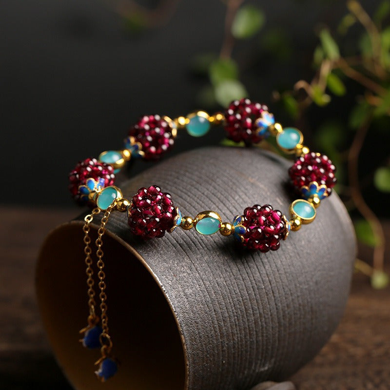 Elegant Vintage-Inspired Natural Crystal Bracelet for Women - Garnet & Amazonite Beads, Perfect for Casual Attire