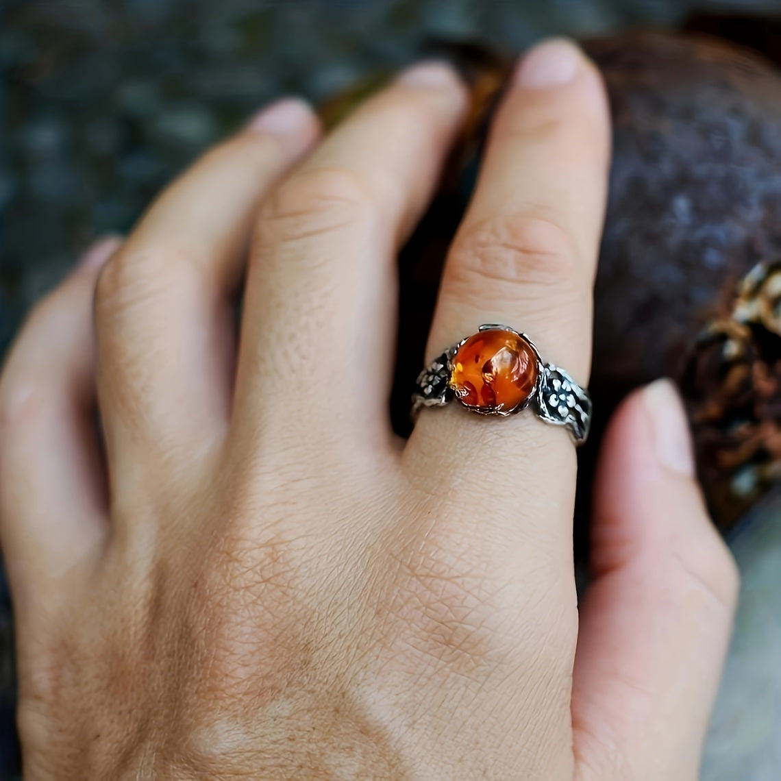 1PC New Ancient Water Drop Anti Amber Stone Honey Wax Ring with Carved Flowers and Branches, Elegant and Elegant Style Ring for Men and Women