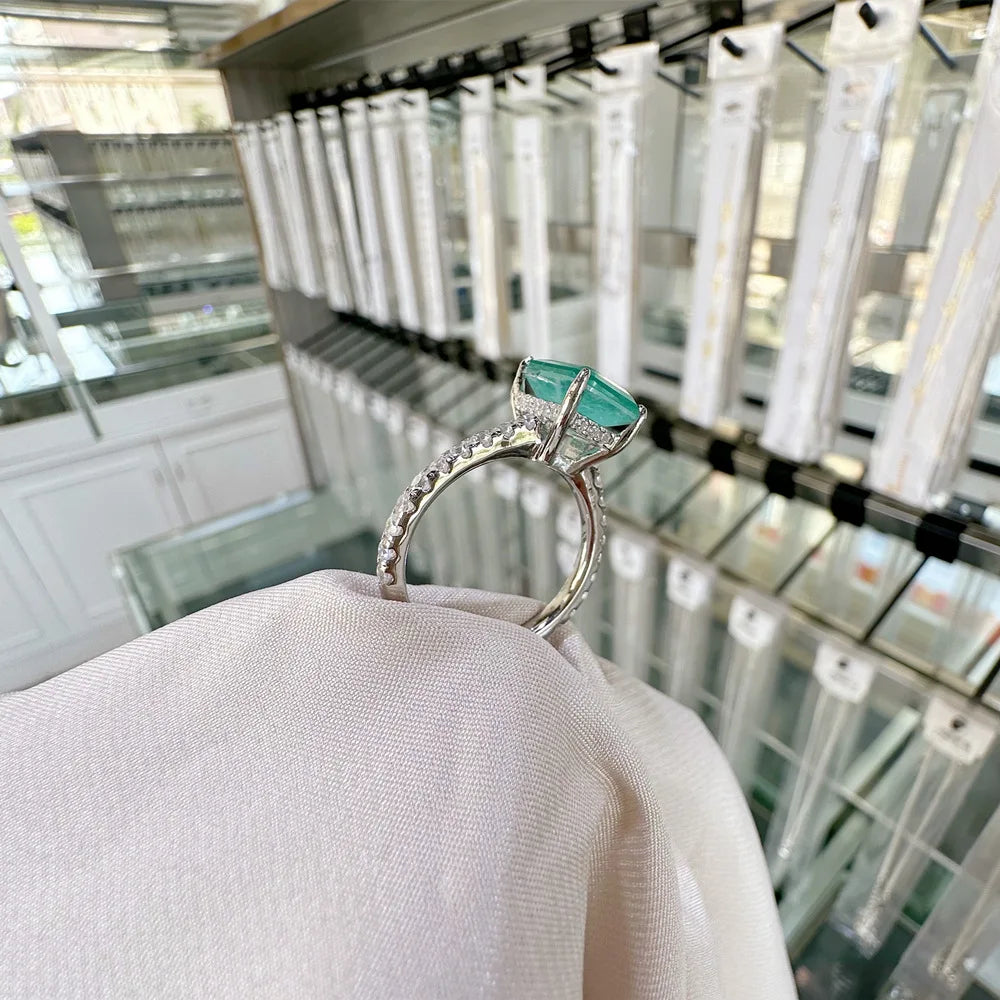 Fashionable 8 * 10mm Rectangular Chamfered Simulated Emerald Pure Silver Emerald Ring Jewelry