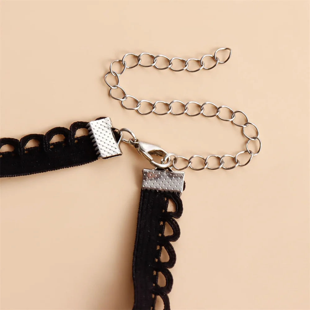 قلادة من الكريستال الأسود بتصميم قوطي من فنغ شوي مع شرابات وسلسلة عنق من الدانتيل لوليتا