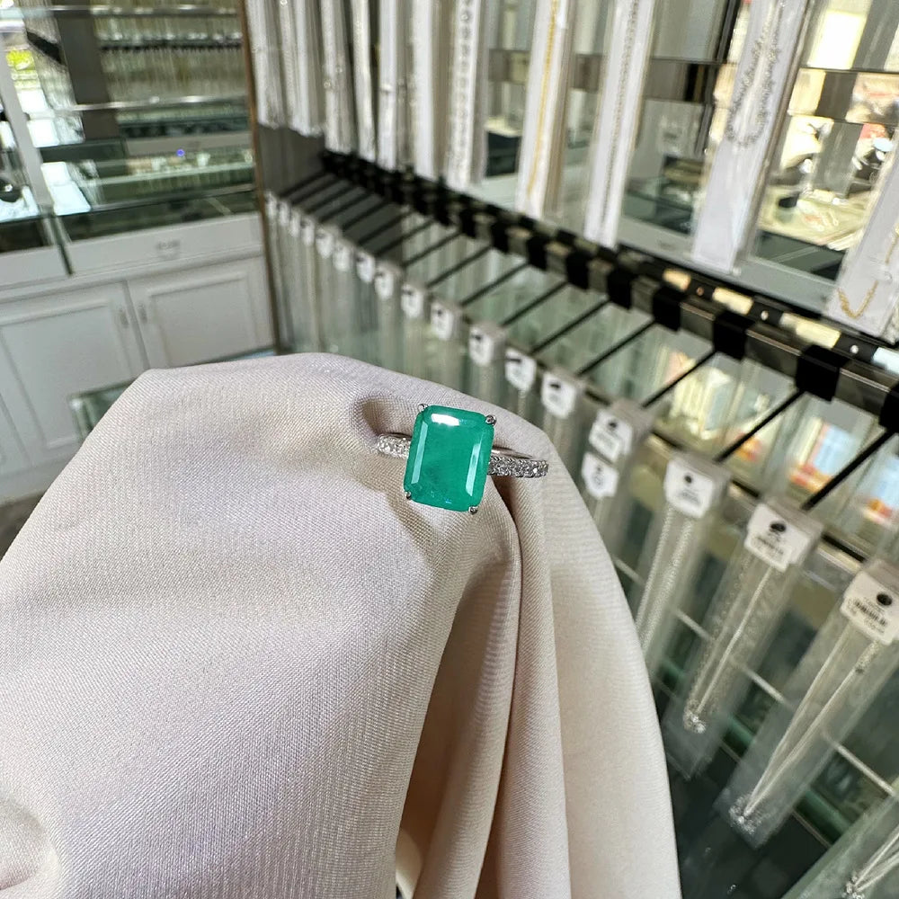 Fashionable 8 * 10mm Rectangular Chamfered Simulated Emerald Pure Silver Emerald Ring Jewelry
