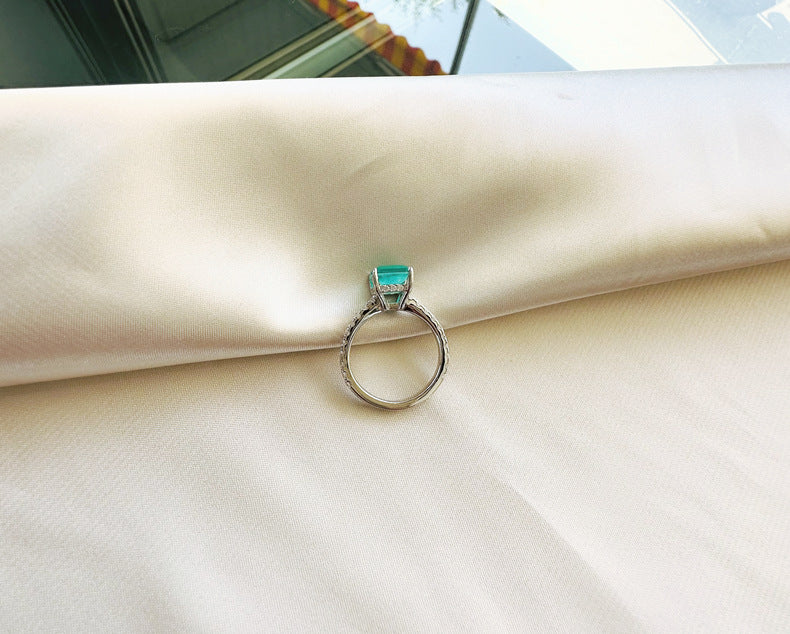 Fashionable 8 * 10mm Rectangular Chamfered Simulated Emerald Pure Silver Emerald Ring Jewelry