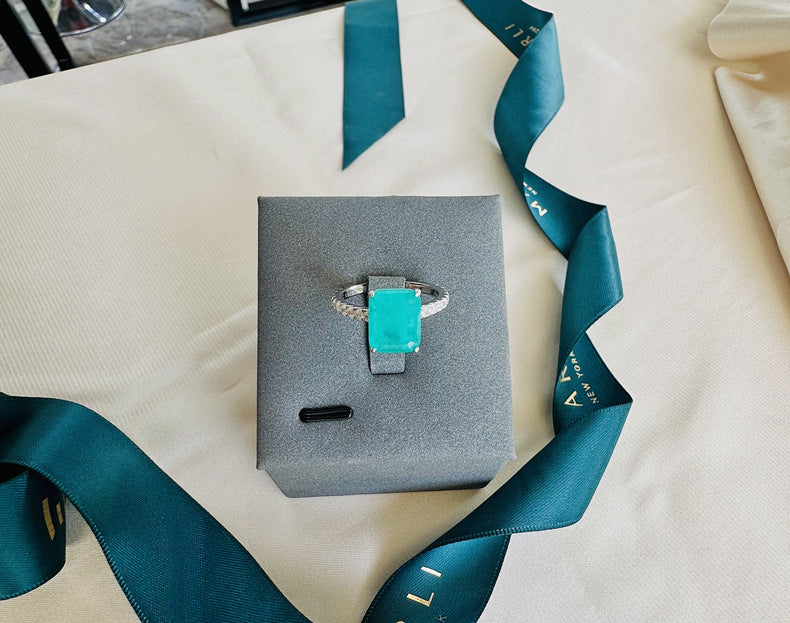 Fashionable 8 * 10mm Rectangular Chamfered Simulated Emerald Pure Silver Emerald Ring Jewelry