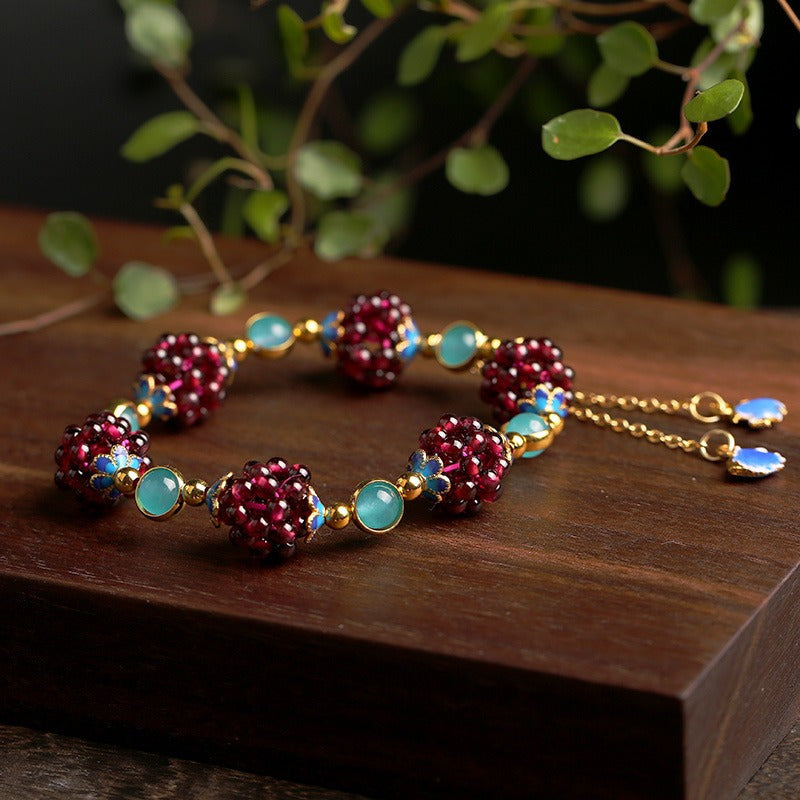 Elegant Vintage-Inspired Natural Crystal Bracelet for Women - Garnet & Amazonite Beads, Perfect for Casual Attire
