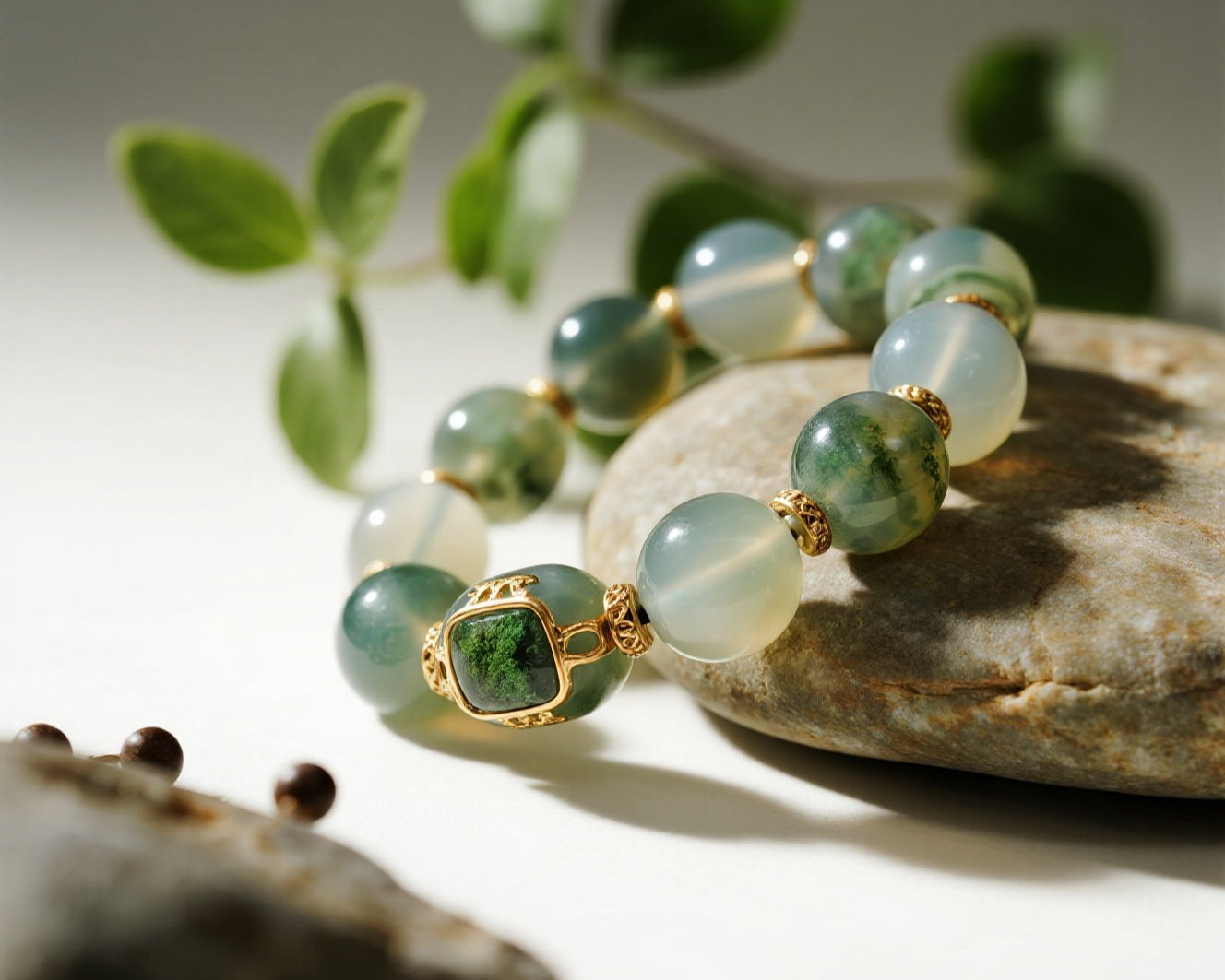 Moss Agate: Meaning, Energy & Uses