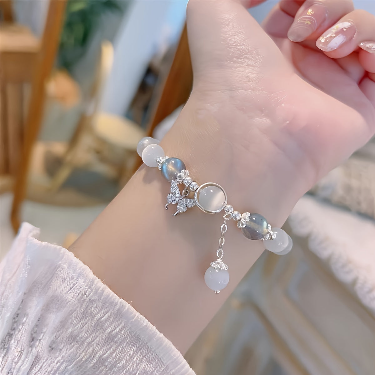 Luminous Blue Synthetic Opal Bracelet – Unisex Fashion Accessory with Moonlight Charm, Perfect as a Stylish Gift