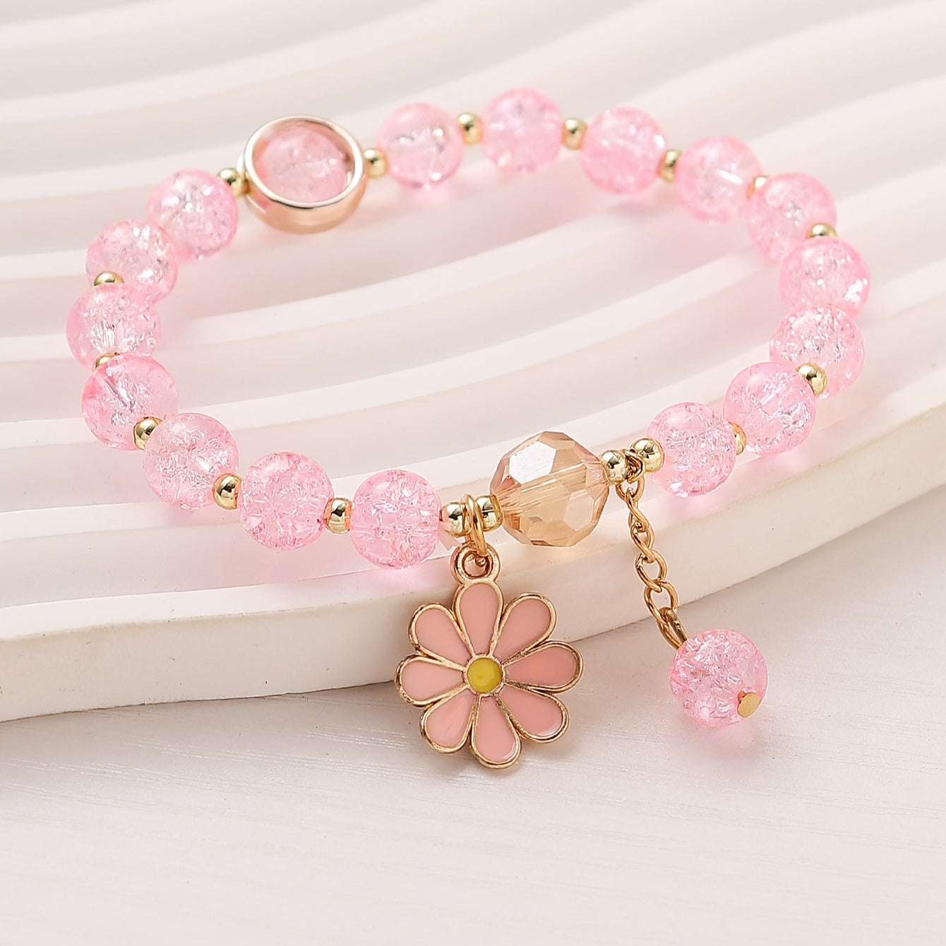 [For Women Elastic Daisy Pendant] Summer Style Cracked Glass Beaded Daisy Pendant Bracelet Elastic Hand String For Women