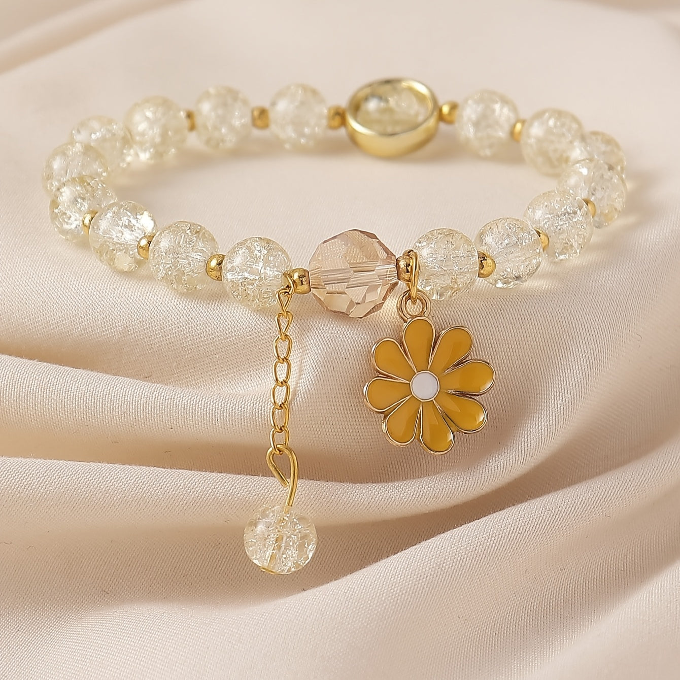 [For Women Elastic Daisy Pendant] Summer Style Cracked Glass Beaded Daisy Pendant Bracelet Elastic Hand String For Women